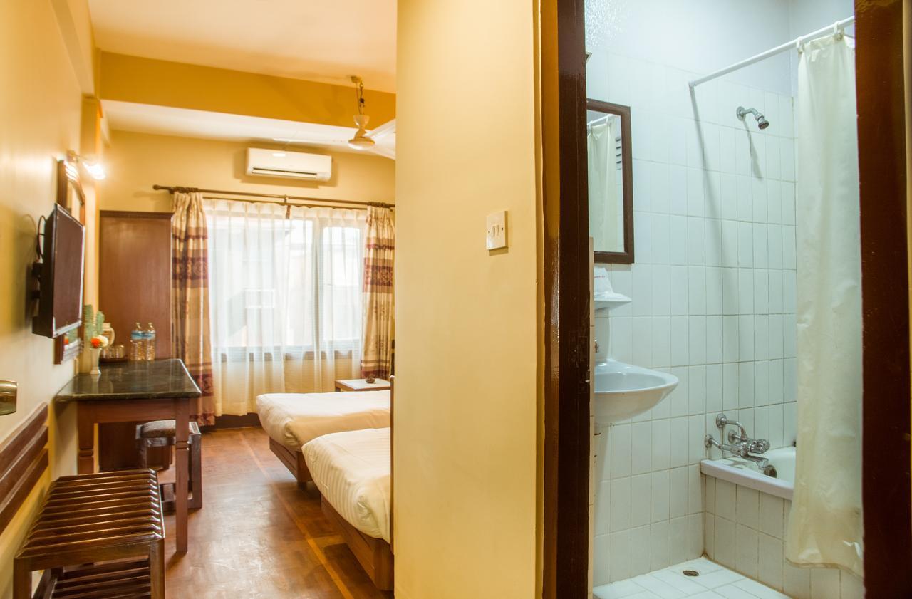 Little Nepal Inn カトマンズ エクステリア 写真